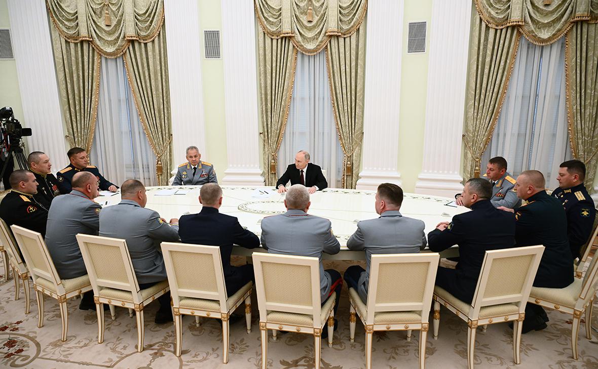 Путин встретился с командирами бригад, участвующих в СВО Путин встретился с командирами бригад, участвующих в СВО