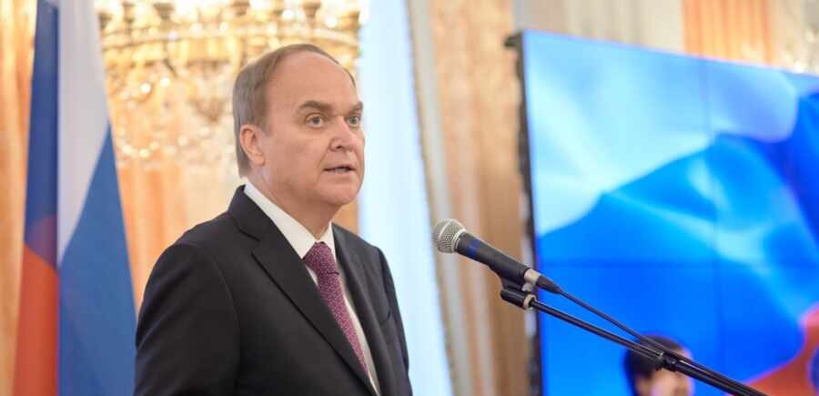 Антонов заявил об уничтожении исторической памяти на Украине Антонов заявил об уничтожении исторической памяти на Украине