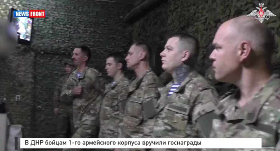В ДНР бойцам 1-го армейского корпуса вручили госнаграды В ДНР бойцам 1-го армейского корпуса вручили госнаграды