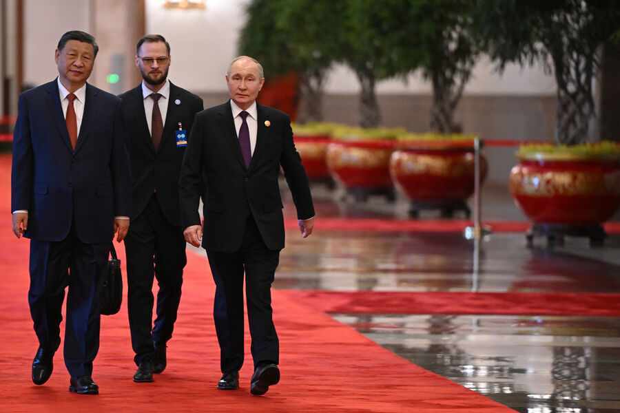 Путин в Китае: выход из-под «финансового зонтика» США Путин в Китае: выход из-под «финансового зонтика» США