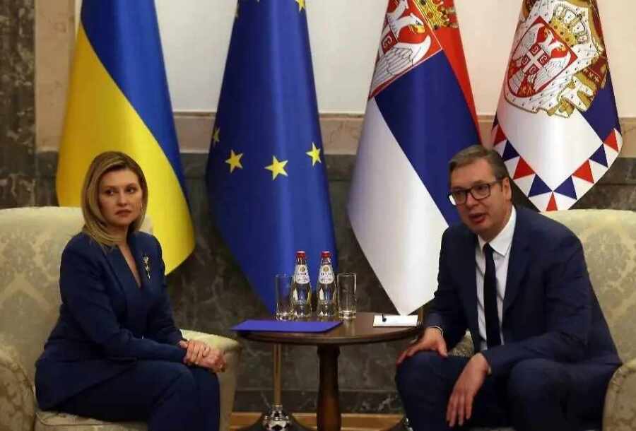 Жена главы «незалежной» в Сербии вела себя как президент Жена главы «незалежной» в Сербии вела себя как президент