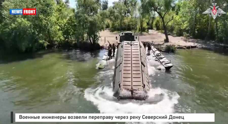 Военные инженеры возвели переправу через реку Северский Донец Военные инженеры возвели переправу через реку Северский Донец
