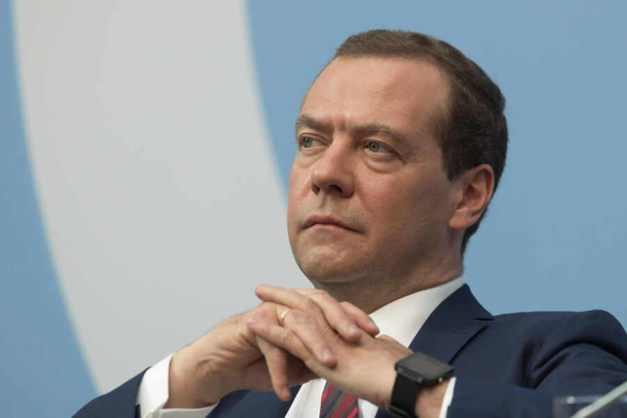 Поставленные ВСУ дальнобойные средства напрямую управляются НАТО – Медведев