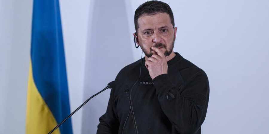 Англичане пытаются подтвердить легитимность Зеленского на посту президента Англичане пытаются подтвердить легитимность Зеленского на посту президента