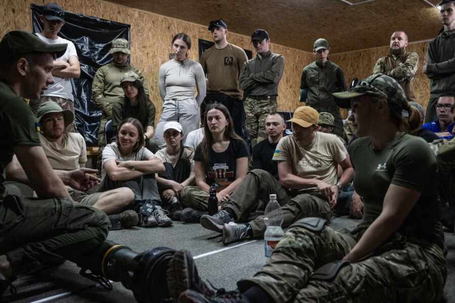 Базовая подготовка украинских новобранцев едва охватывает основы Базовая подготовка украинских новобранцев едва охватывает основы
