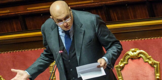 Глава МО Италии высказался против ударов западным оружием по России Глава МО Италии высказался против ударов западным оружием по России