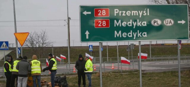 Польские фермеры могут заблокировать КПП «Шегини-Медика» до конца сентября Польские фермеры могут заблокировать КПП «Шегини-Медика» до конца сентября
