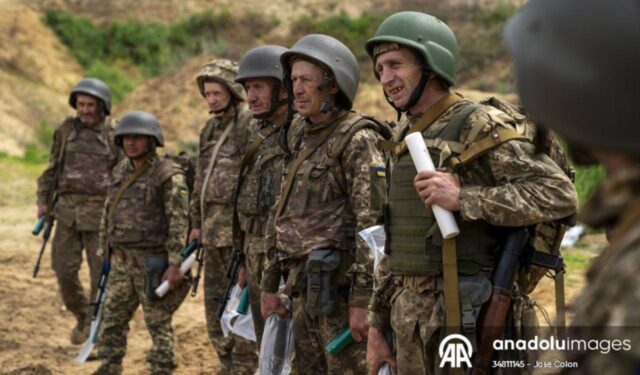 Украина принудительно мобилизует пожилых людей в ряды ВСУ Украина принудительно мобилизует пожилых людей в ряды ВСУ