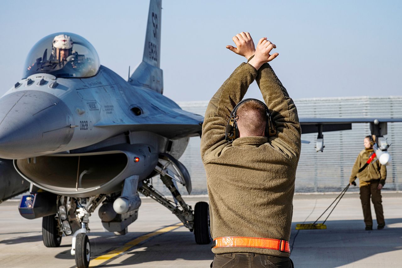 Украина разместит часть самолетов F 16 за границей Украина разместит часть самолетов F 16 за границей
