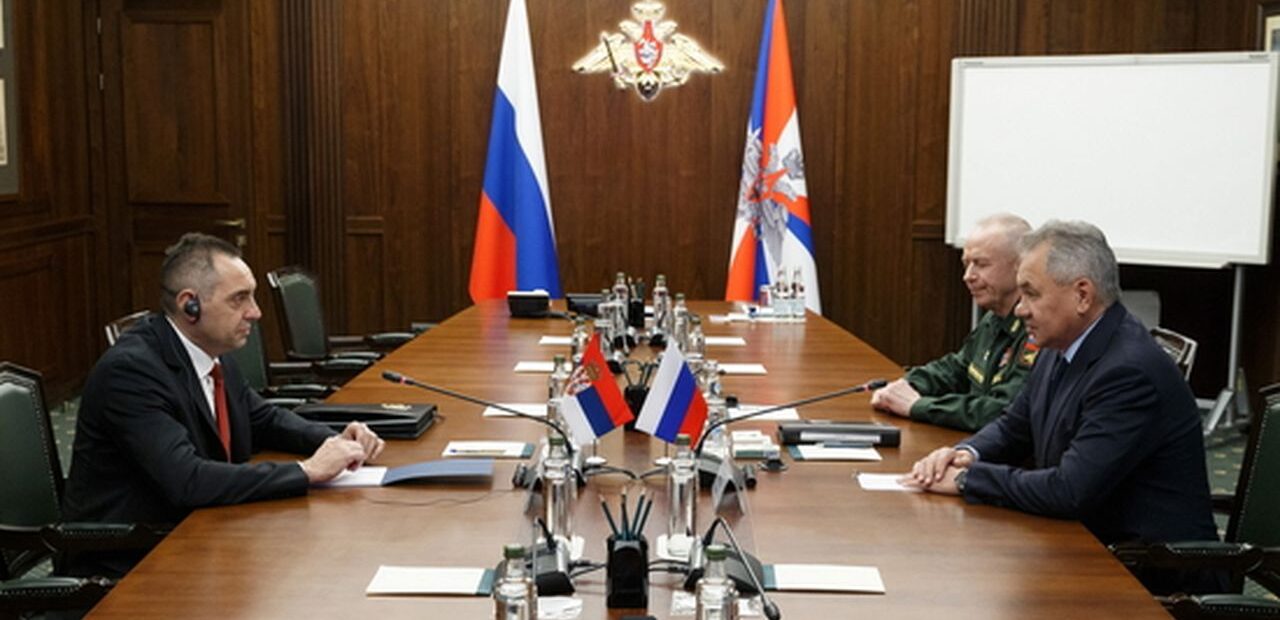 Шойгу обсудил с вице-премьером Сербии противодействие вмешательству Запада Шойгу обсудил с вице-премьером Сербии противодействие вмешательству Запада