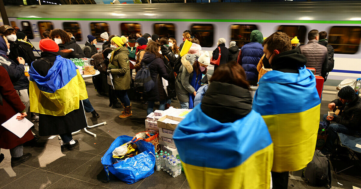 Секретарь ХДС/ХСС Фрай призвал лишить беженцев с Украины выплат в ФРГ Секретарь ХДС/ХСС Фрай призвал лишить беженцев с Украины выплат в ФРГ