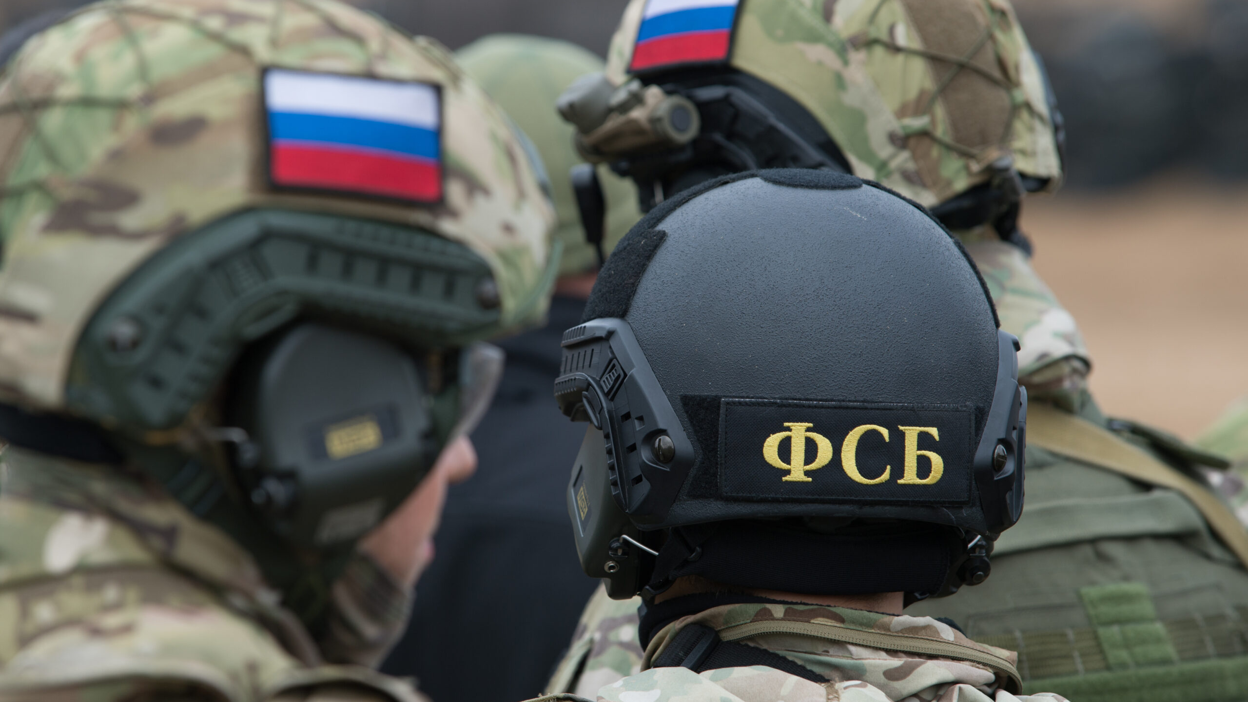 В Ростовской области задержали мужчину и двоих подростков по подозрению в подготовке теракта В Ростовской области задержали мужчину и двоих подростков по подозрению в подготовке теракта
