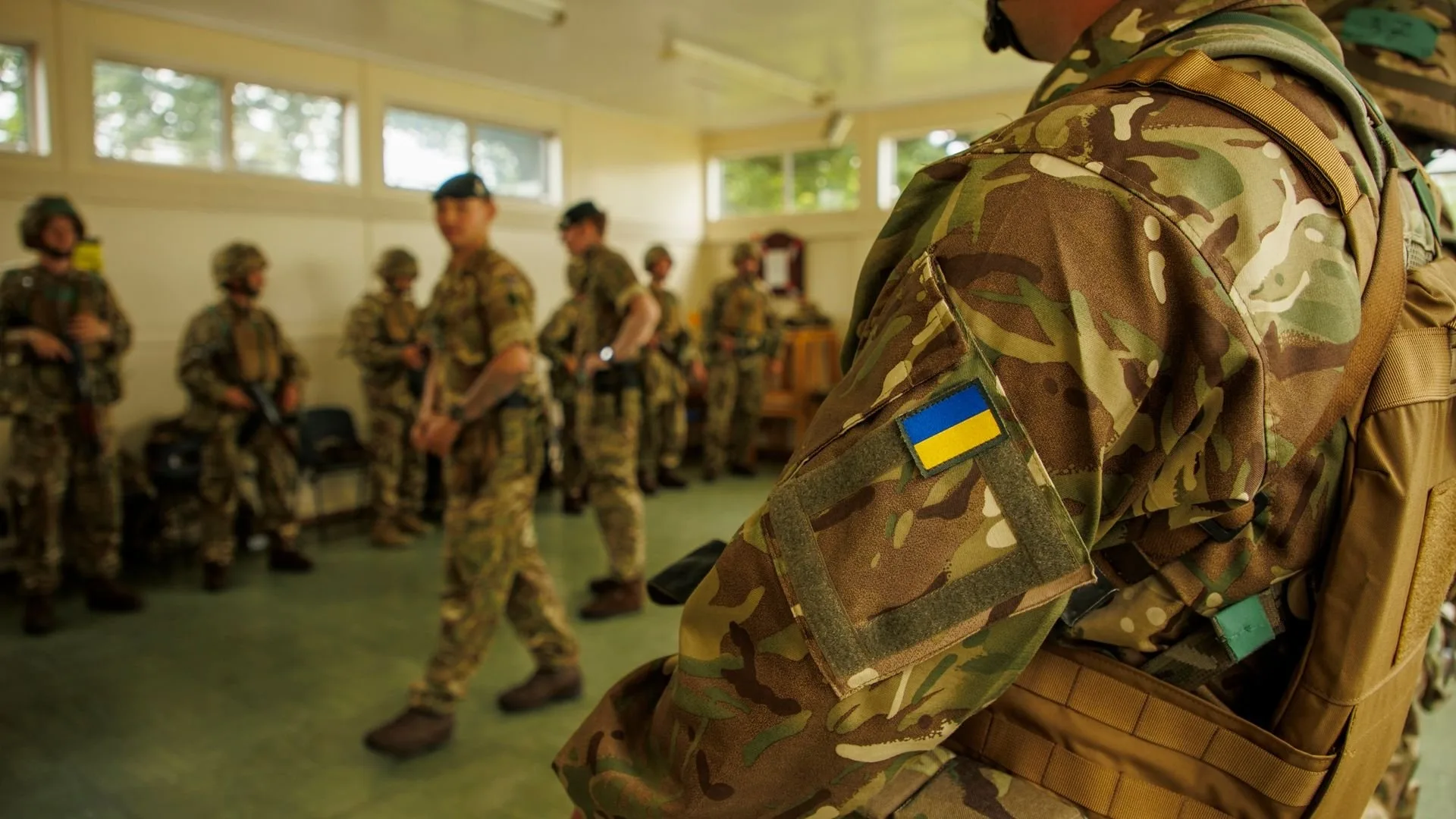 На Украине студентов обязали проходить курс военной подготовки На Украине студентов обязали проходить курс военной подготовки