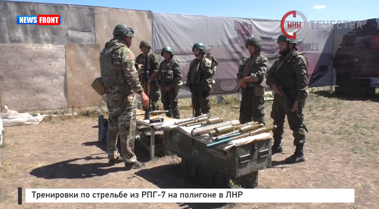 Тренировки по стрельбе из РПГ 7 на полигоне в ЛНР Тренировки по стрельбе из РПГ 7 на полигоне в ЛНР