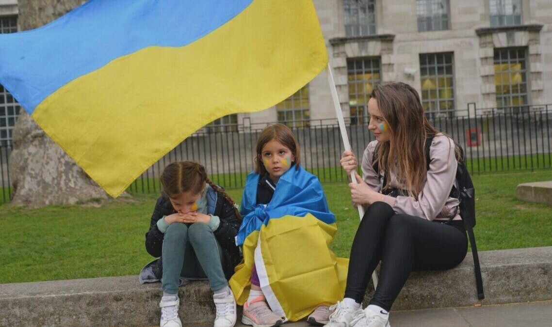 Украинские чиновники вывезли родственников за границу с помощью сирот Украинские чиновники вывезли родственников за границу с помощью сирот