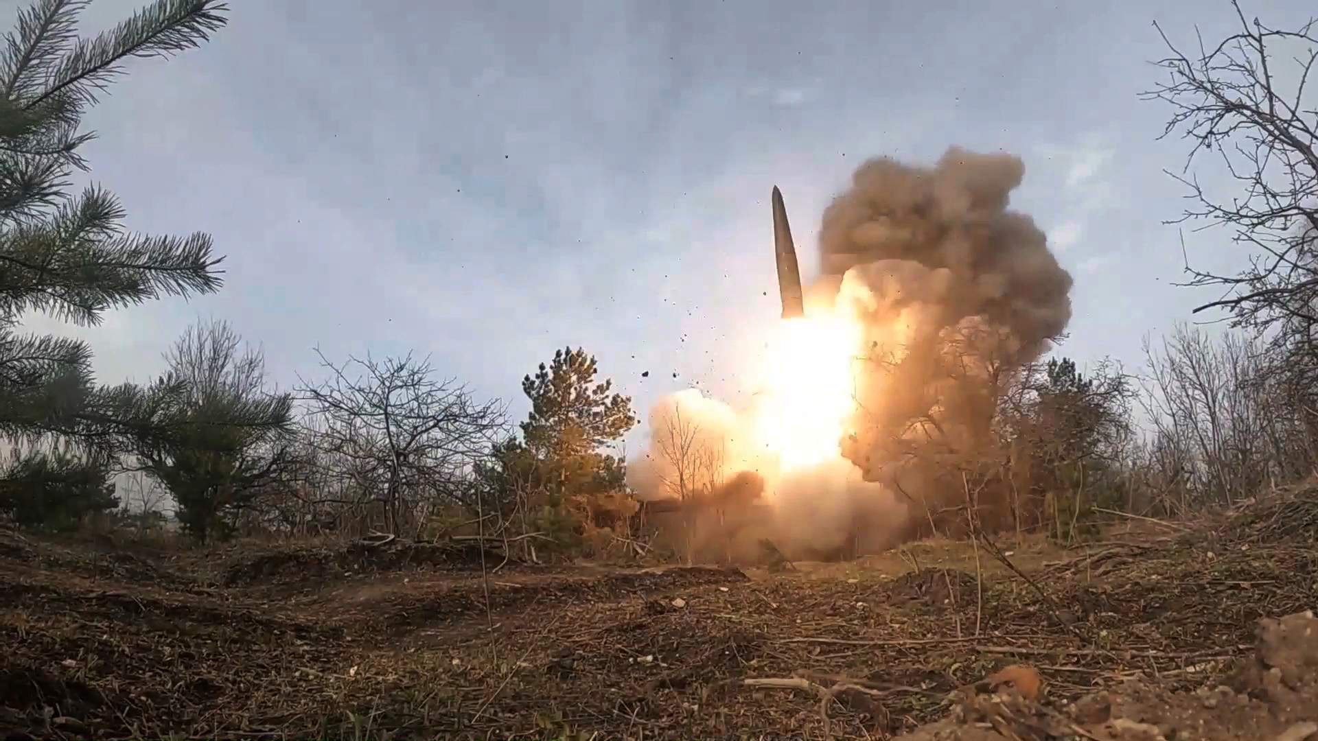 В Сумской области ударом ВС РФ поражена крупная колонна ВСУ В Сумской области ударом ВС РФ поражена крупная колонна ВСУ