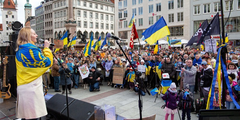 Полиция Берлина запретила украинским протестующим выступать на своем языке – Bild Полиция Берлина запретила украинским протестующим выступать на своем языке – Bild
