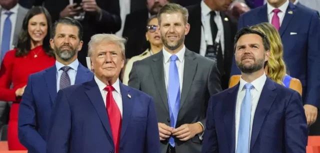 Трамп с Вэнсом будет радикальнее относиться к конфликту на Украине – Bloomberg Трамп с Вэнсом будет радикальнее относиться к конфликту на Украине – Bloomberg