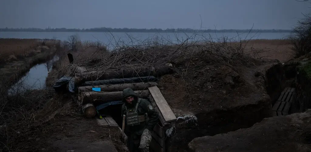 NYT назвала попытки ВСУ удержаться в Крынках бессмысленными NYT назвала попытки ВСУ удержаться в Крынках бессмысленными