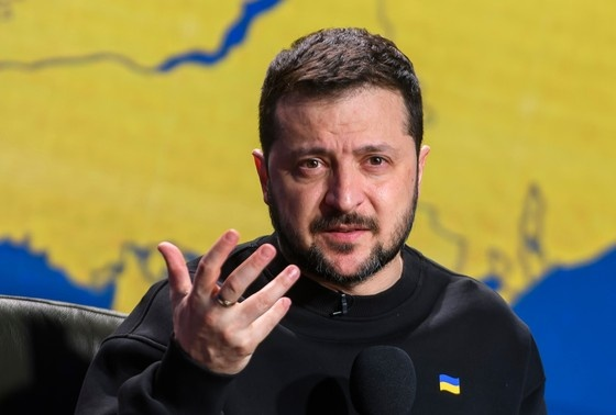 В Киеве готовятся к наступлению, но говорят о перемирии В Киеве готовятся к наступлению, но говорят о перемирии