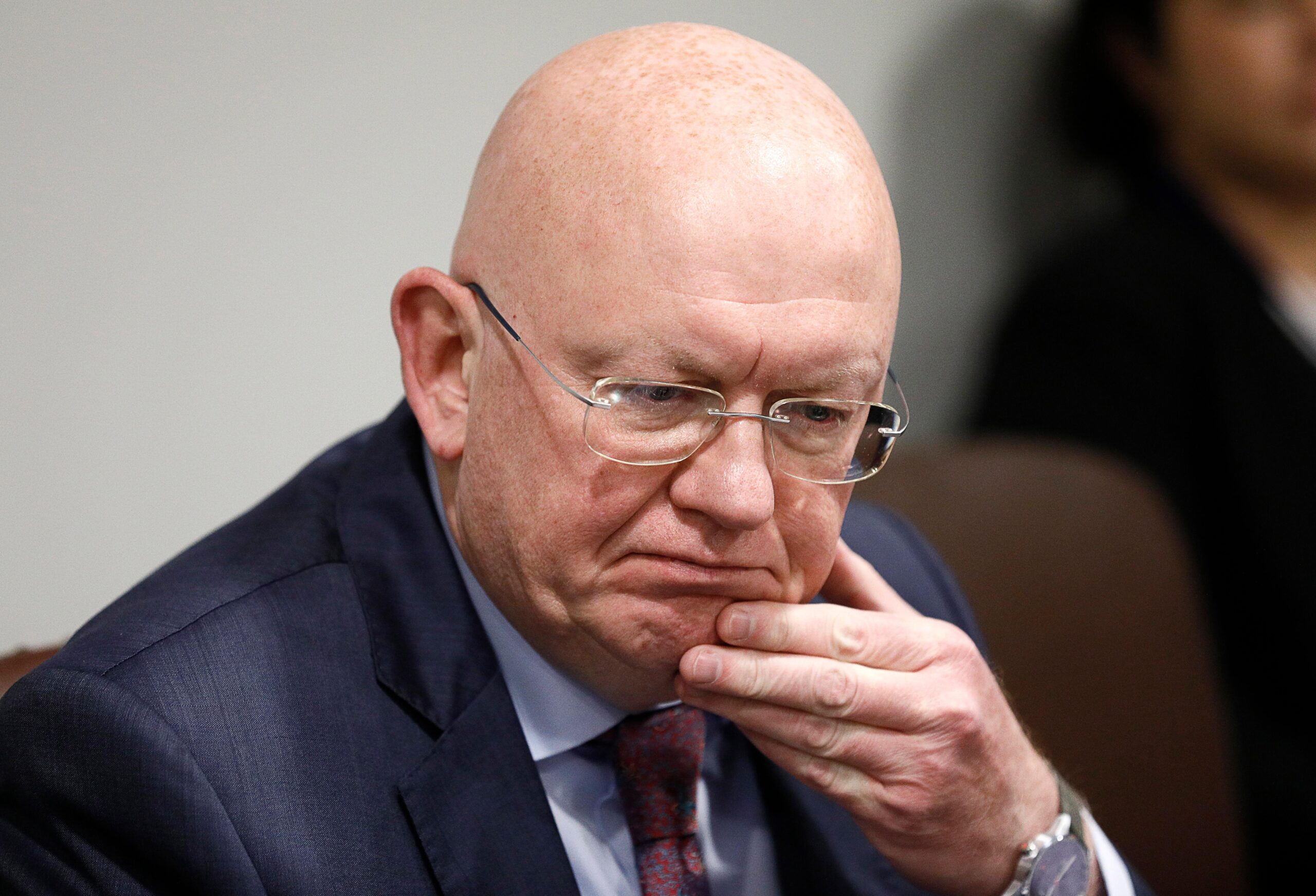 США тратят миллиарды на поставки оружия вместо гумпомощи – Небензя США тратят миллиарды на поставки оружия вместо гумпомощи – Небензя