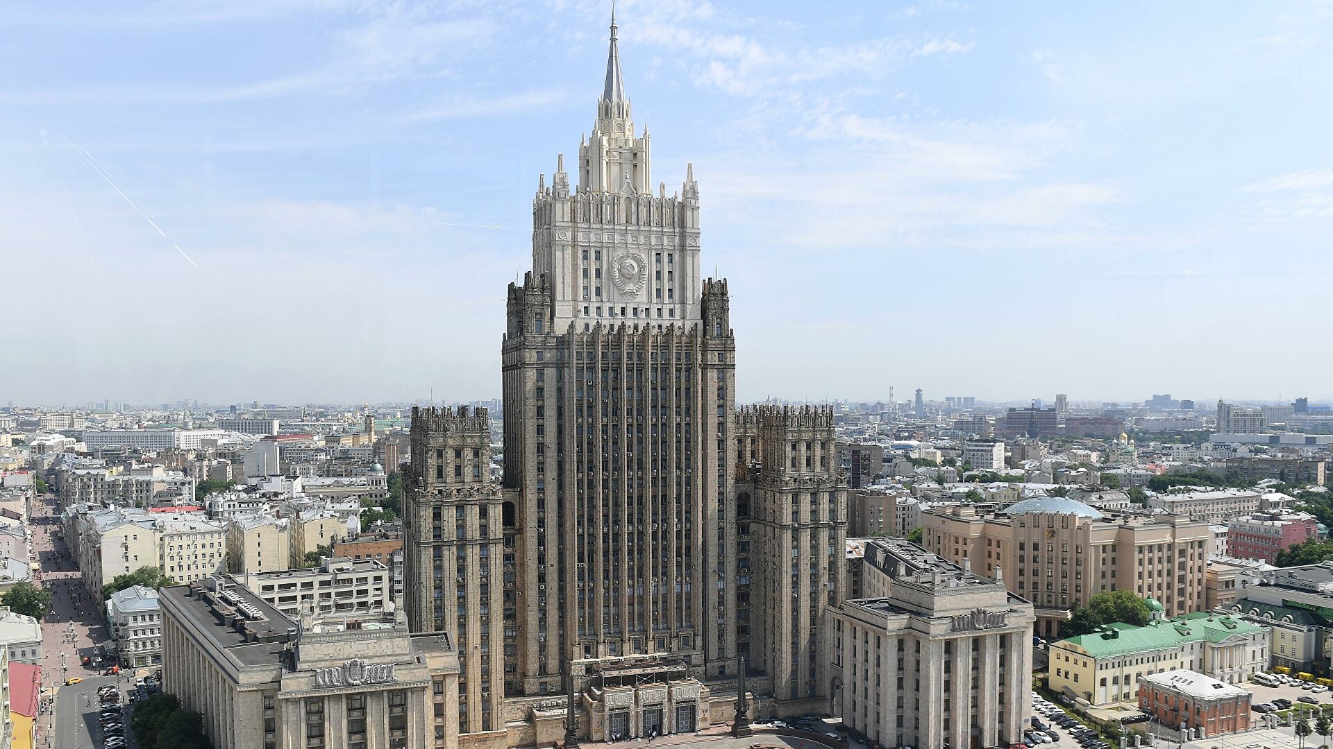 МИД назвал законной целью ВС РФ любые немецкие военные заводы на Украине МИД назвал законной целью ВС РФ любые немецкие военные заводы на Украине