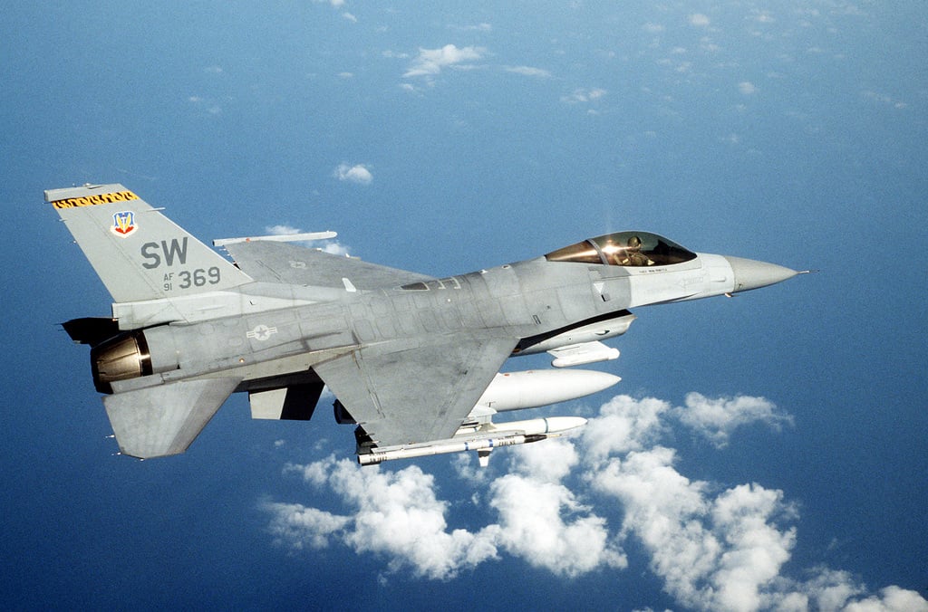 Украинские пилоты еще не освоили управление F 16 – Global Times Украинские пилоты еще не освоили управление F 16 – Global Times