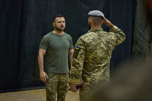 Зеленский рассмотрит петицию об ответственности офицеров за потери ВСУ Зеленский рассмотрит петицию об ответственности офицеров за потери ВСУ
