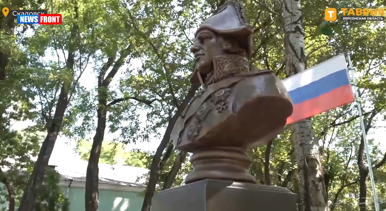 В Скадовске открыли памятник адмиралу Федору Ушакову В Скадовске открыли памятник адмиралу Федору Ушакову