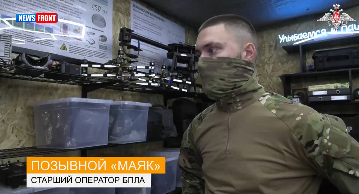 Работа полевой мастерской по изготовлению и ремонту боевых дронов Работа полевой мастерской по изготовлению и ремонту боевых дронов