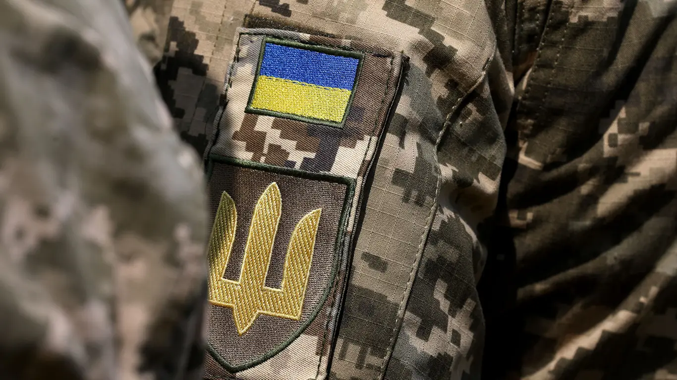 Украинский чиновник закупил некачественную одежду для ВСУ на 511 тысяч долларов Украинский чиновник закупил некачественную одежду для ВСУ на 511 тысяч долларов