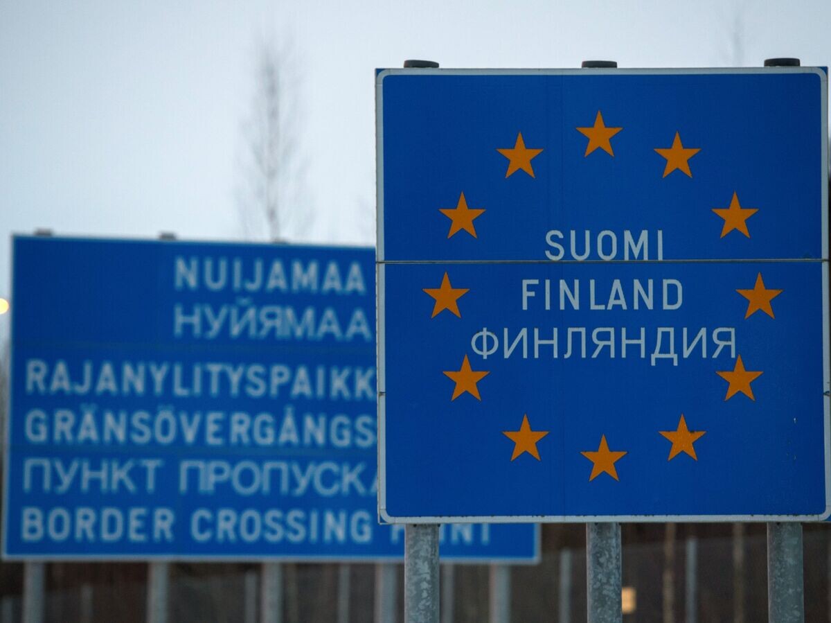 В Финляндии будут отслеживать перемещение телефонов у границы с РФ В Финляндии будут отслеживать перемещение телефонов у границы с РФ