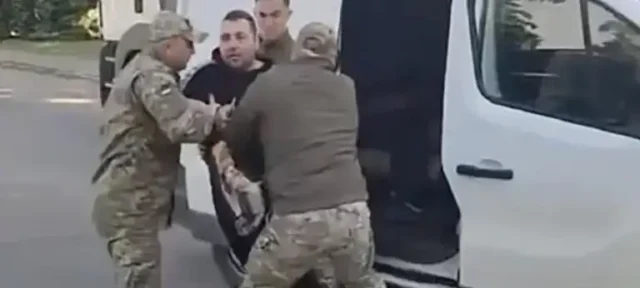 На западе Украины молодого человека избили и морили голодом в военкомате На западе Украины молодого человека избили и морили голодом в военкомате