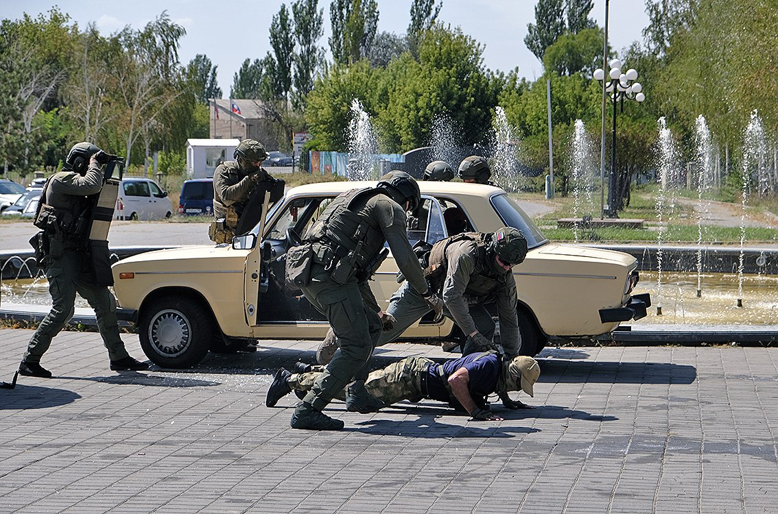 В Мелитополе росгвардейцы приняли участие в антитеррористическом занятии для органов власти В Мелитополе росгвардейцы приняли участие в антитеррористическом занятии для органов власти