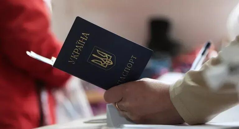Украинцы массово отказываются от гражданства – депутат Княжицкий Украинцы массово отказываются от гражданства – депутат Княжицкий