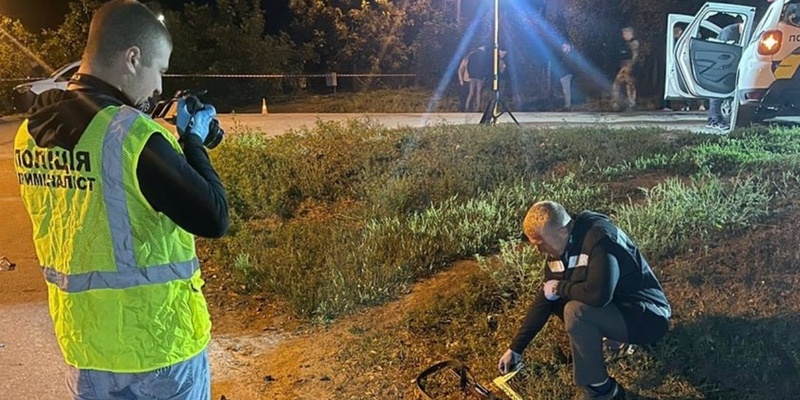 На Украине мужчина обстрелял наряд полиции из автомата На Украине мужчина обстрелял наряд полиции из автомата