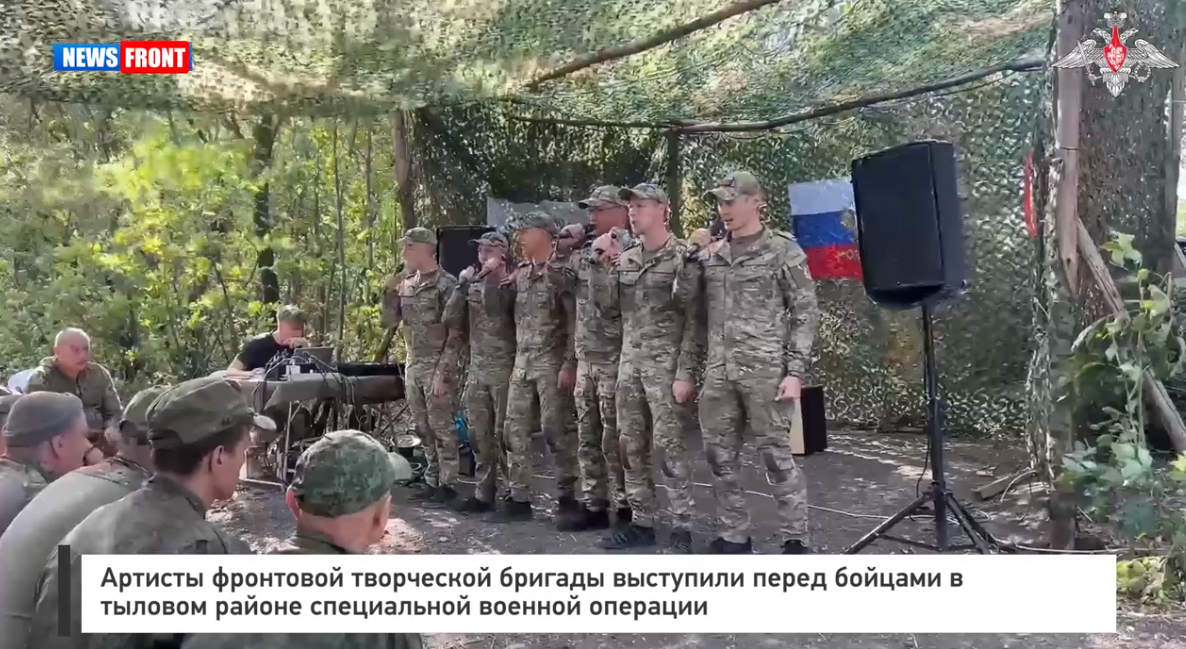 Артисты фронтовой творческой бригады выступили перед бойцами в тыловом районе СВО Артисты фронтовой творческой бригады выступили перед бойцами в тыловом районе СВО