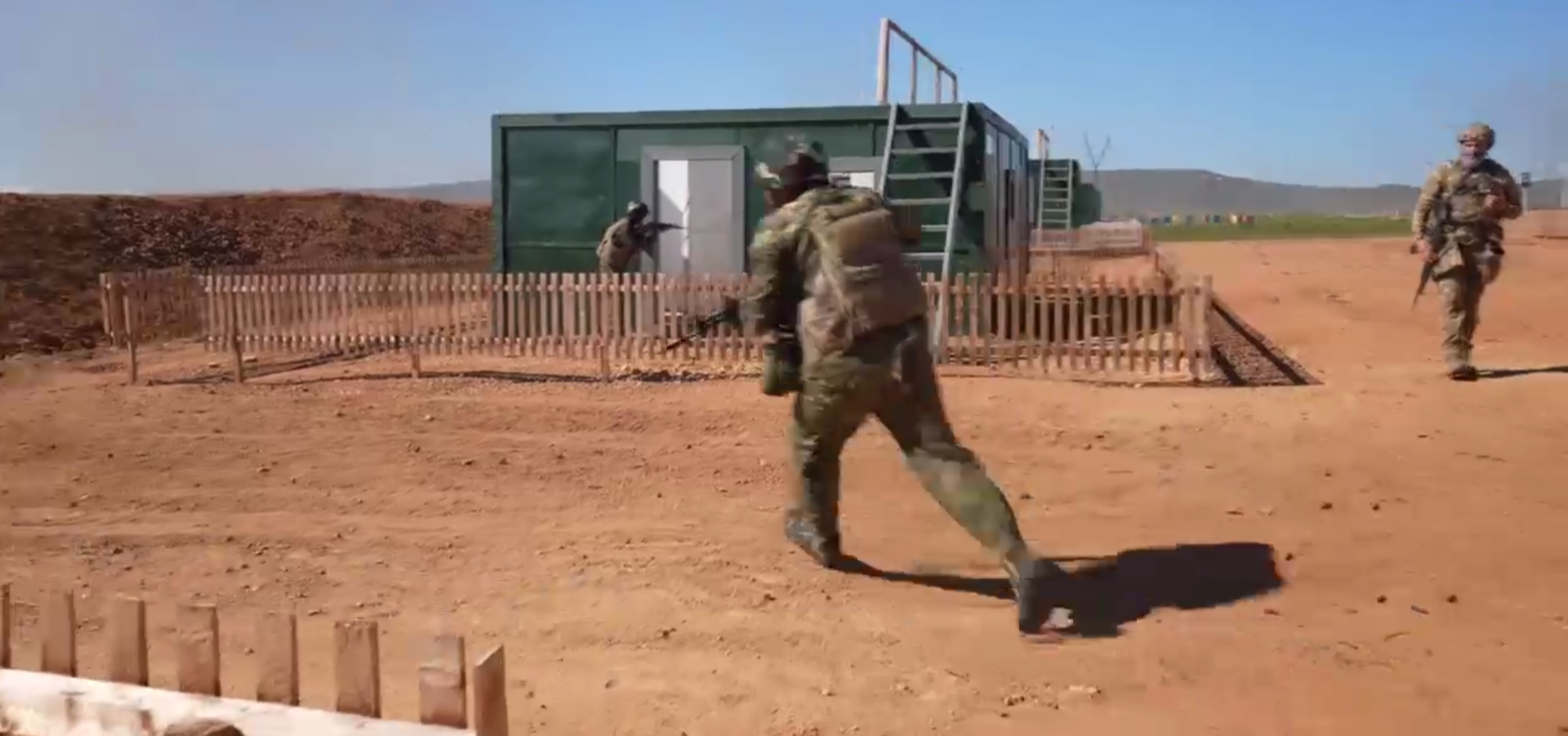 Военнослужащие РФ и Лаоса провели первую совместную тренировку в Приморье Военнослужащие РФ и Лаоса провели первую совместную тренировку в Приморье