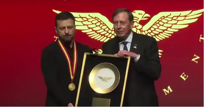Юрий Селиванов: И тарелочка с голубой каемочкой… Юрий Селиванов: И тарелочка с голубой каемочкой…