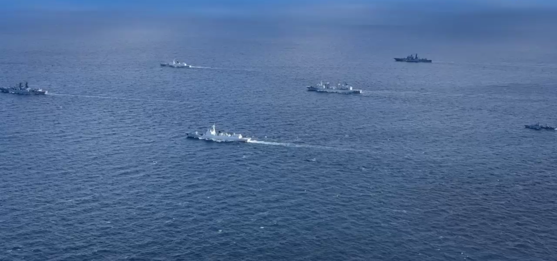 ВМФ РФ и КНР провели совместные учения в Охотском море ВМФ РФ и КНР провели совместные учения в Охотском море
