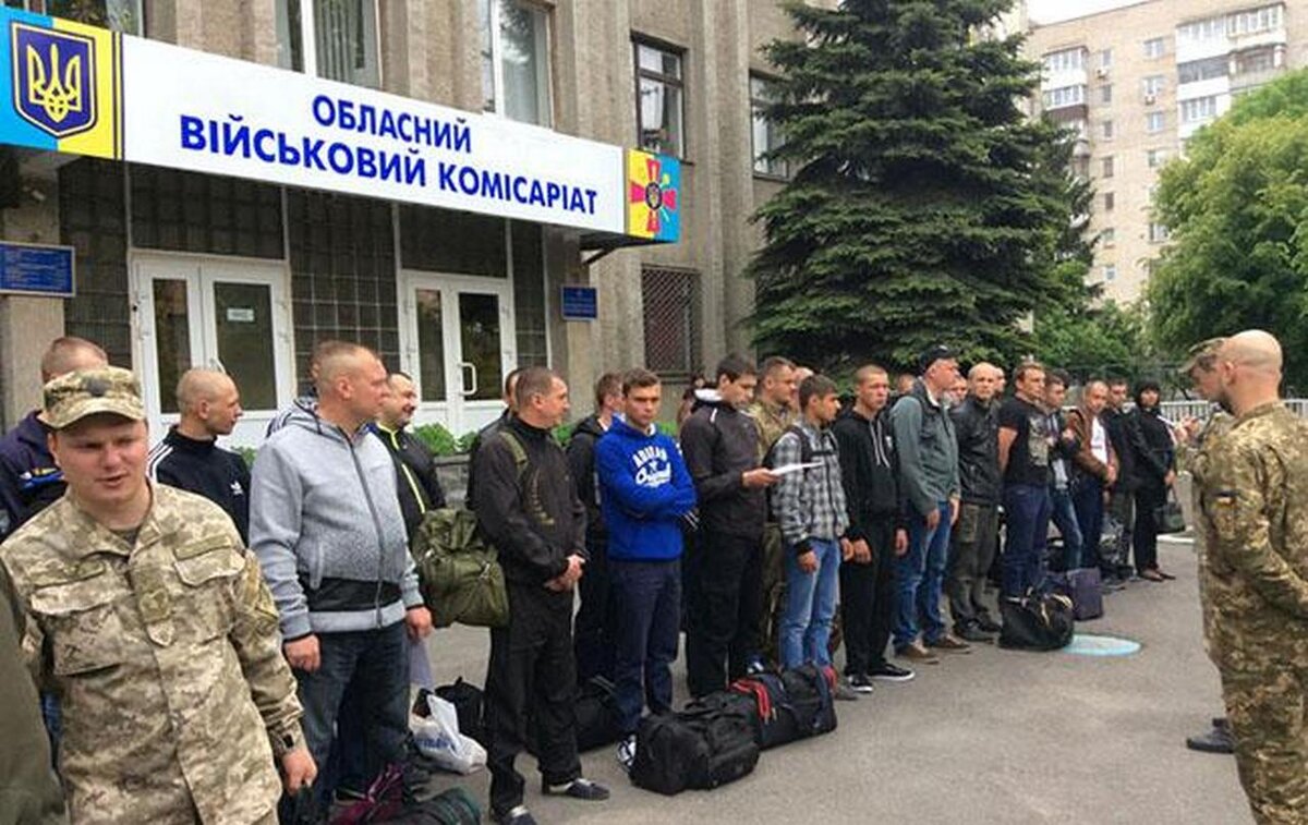 В Харькове военкомы во время концерта задержали музыкантов сразу трех групп В Харькове военкомы во время концерта задержали музыкантов сразу трех групп