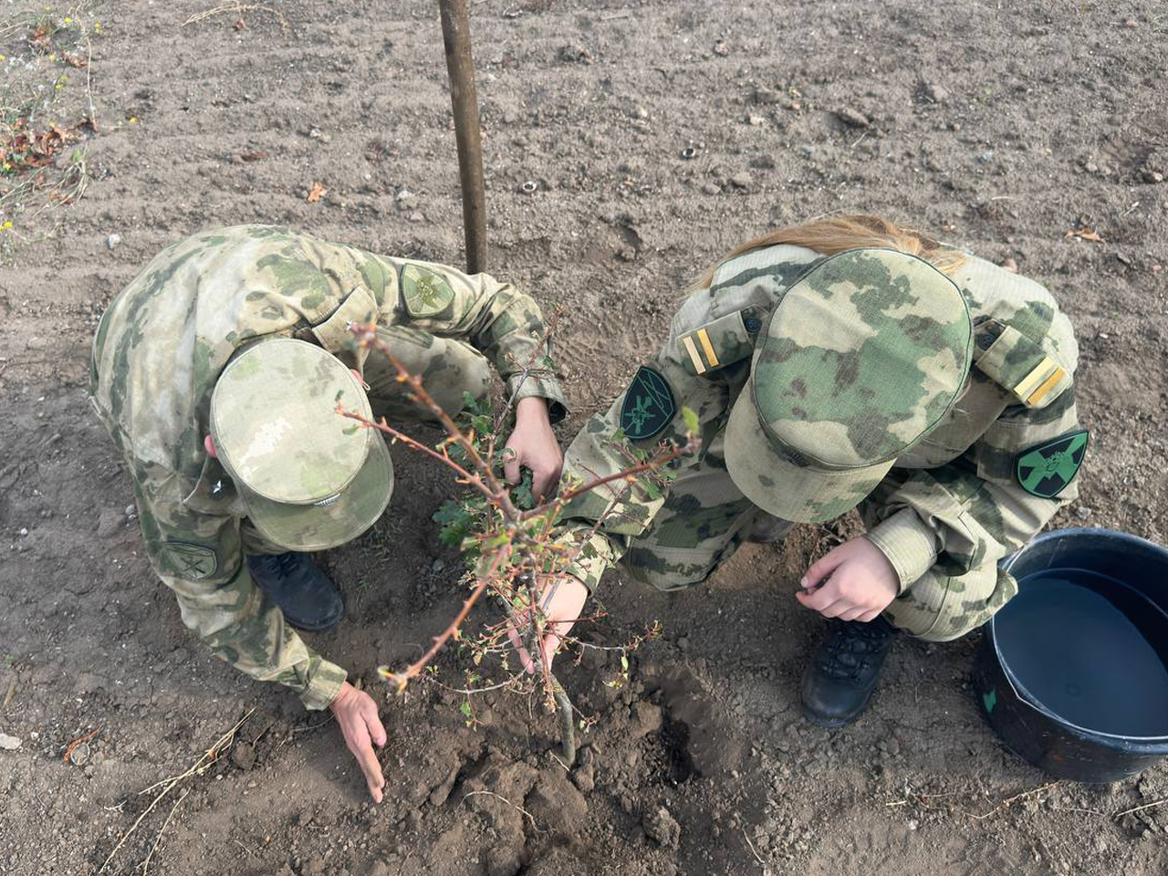 Бойцы Росгвардии заложили «Аллею памяти» в Запорожской области Бойцы Росгвардии заложили «Аллею памяти» в Запорожской области
