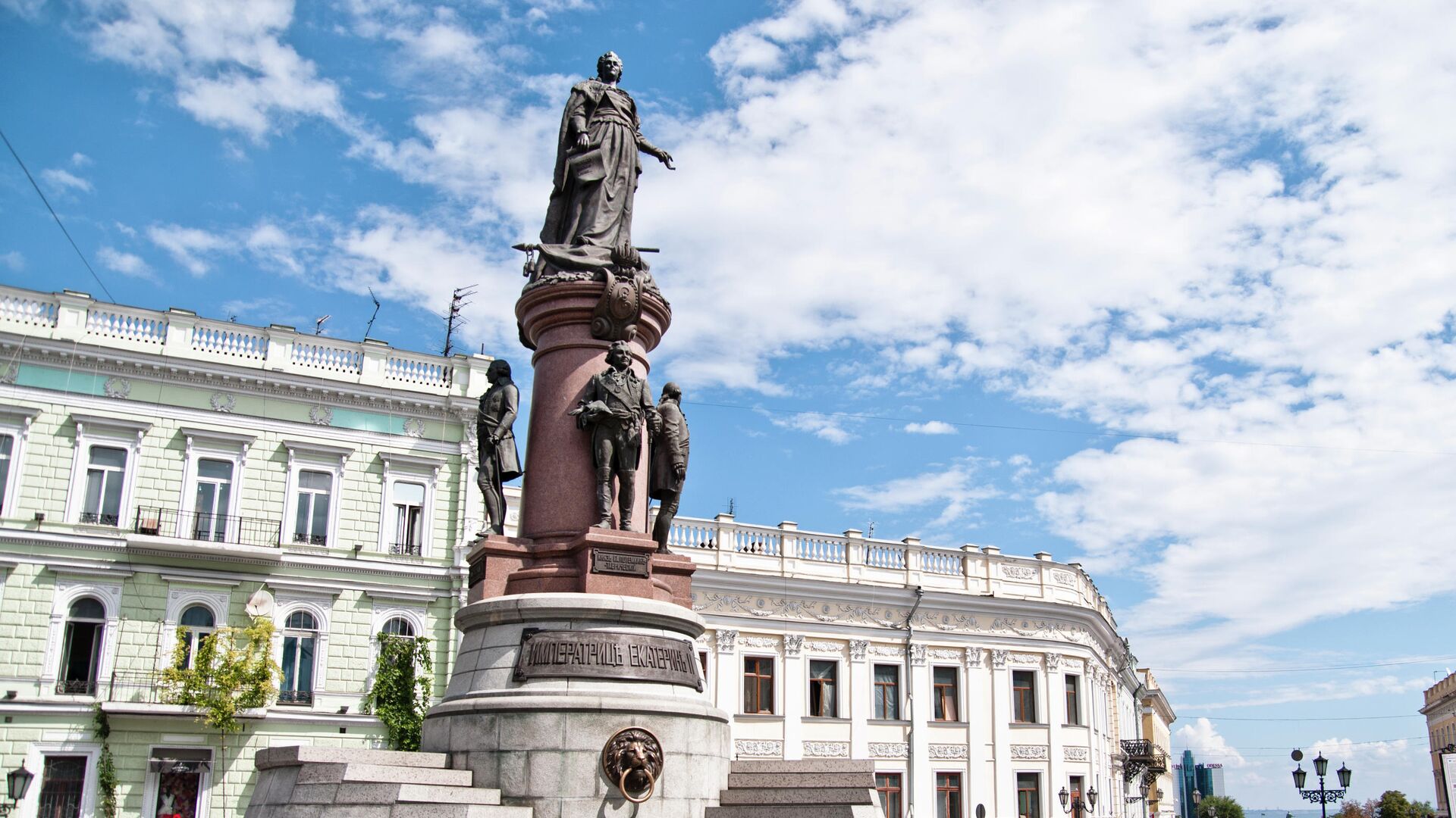 Противники демонтажа памятников в Одессе обратились к ЮНЕСКО и Зеленскому Противники демонтажа памятников в Одессе обратились к ЮНЕСКО и Зеленскому