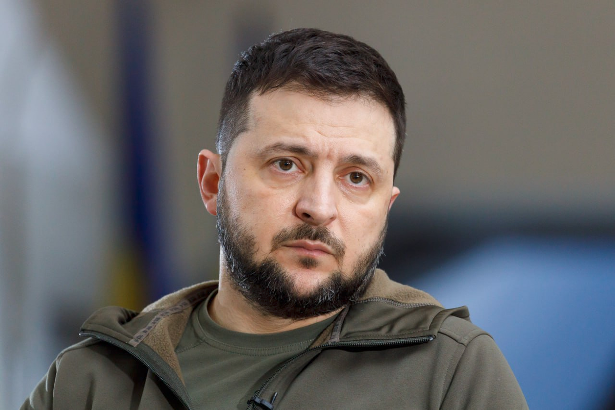 Зеленский внес в Раду законопроект о продлении военного положения Зеленский внес в Раду законопроект о продлении военного положения