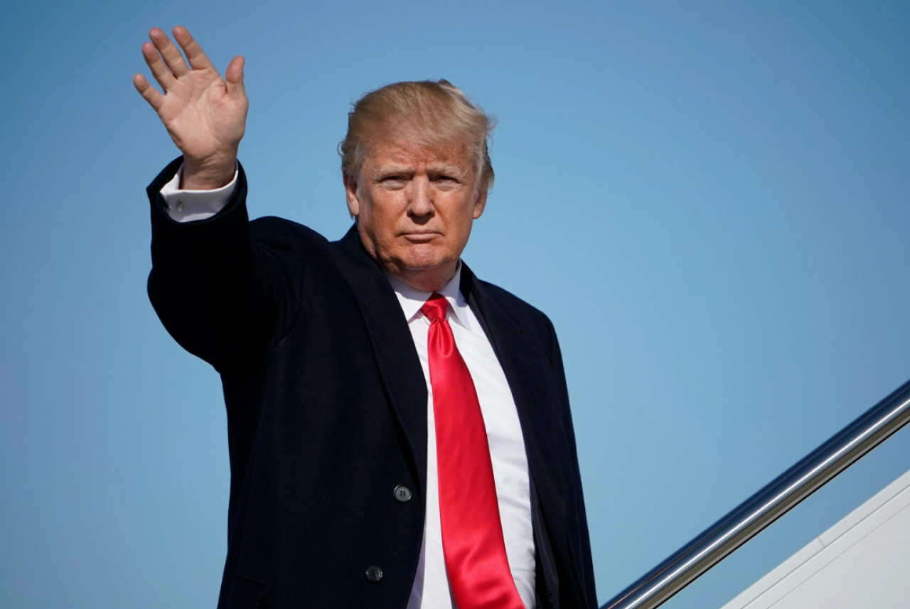 Медведев рассказал, почему для России выгоден Трамп Медведев рассказал, почему для России выгоден Трамп