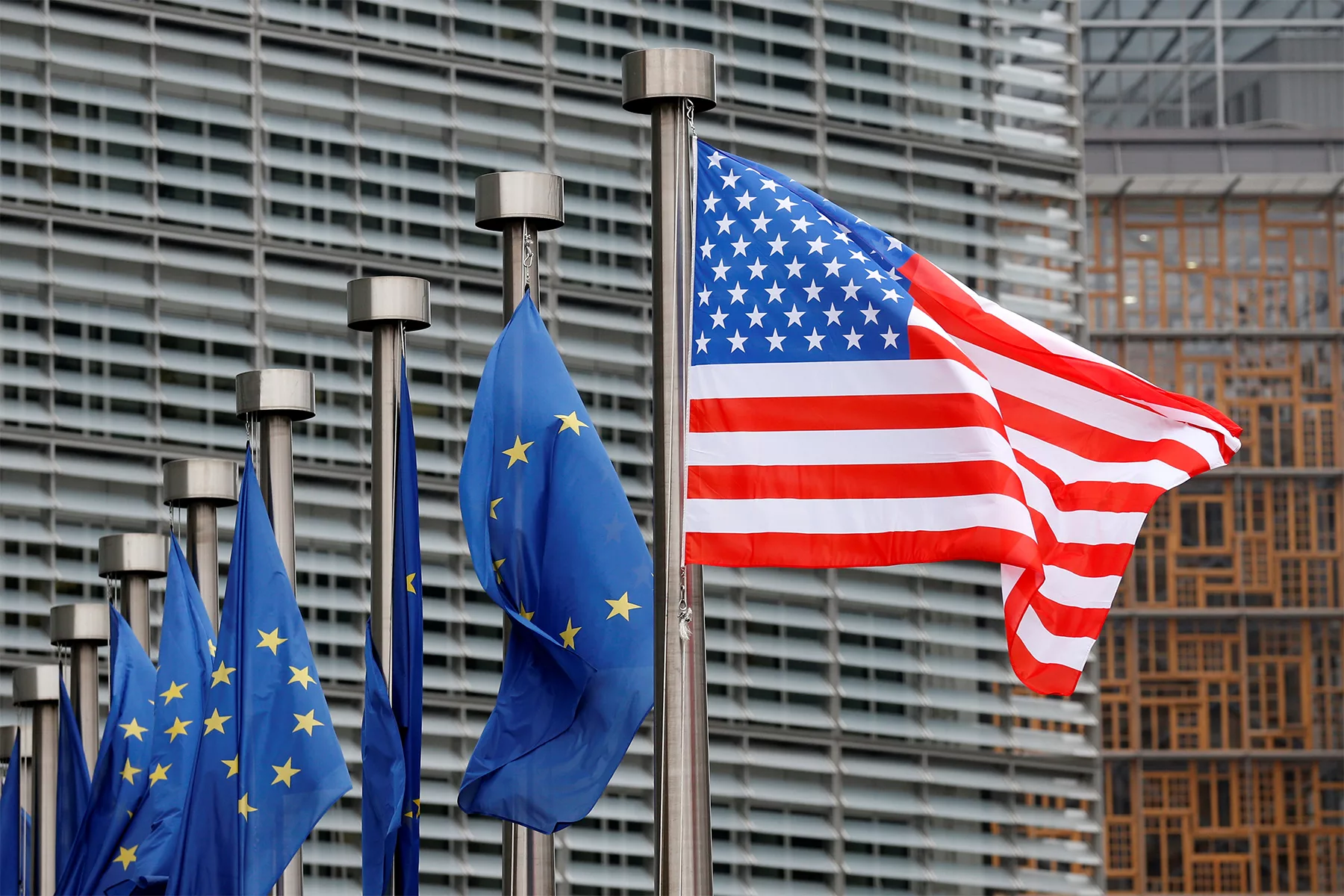 В ЕС обеспокоены прекращением поставок оружия Украине со стороны США – Bloomberg В ЕС обеспокоены прекращением поставок оружия Украине со стороны США – Bloomberg