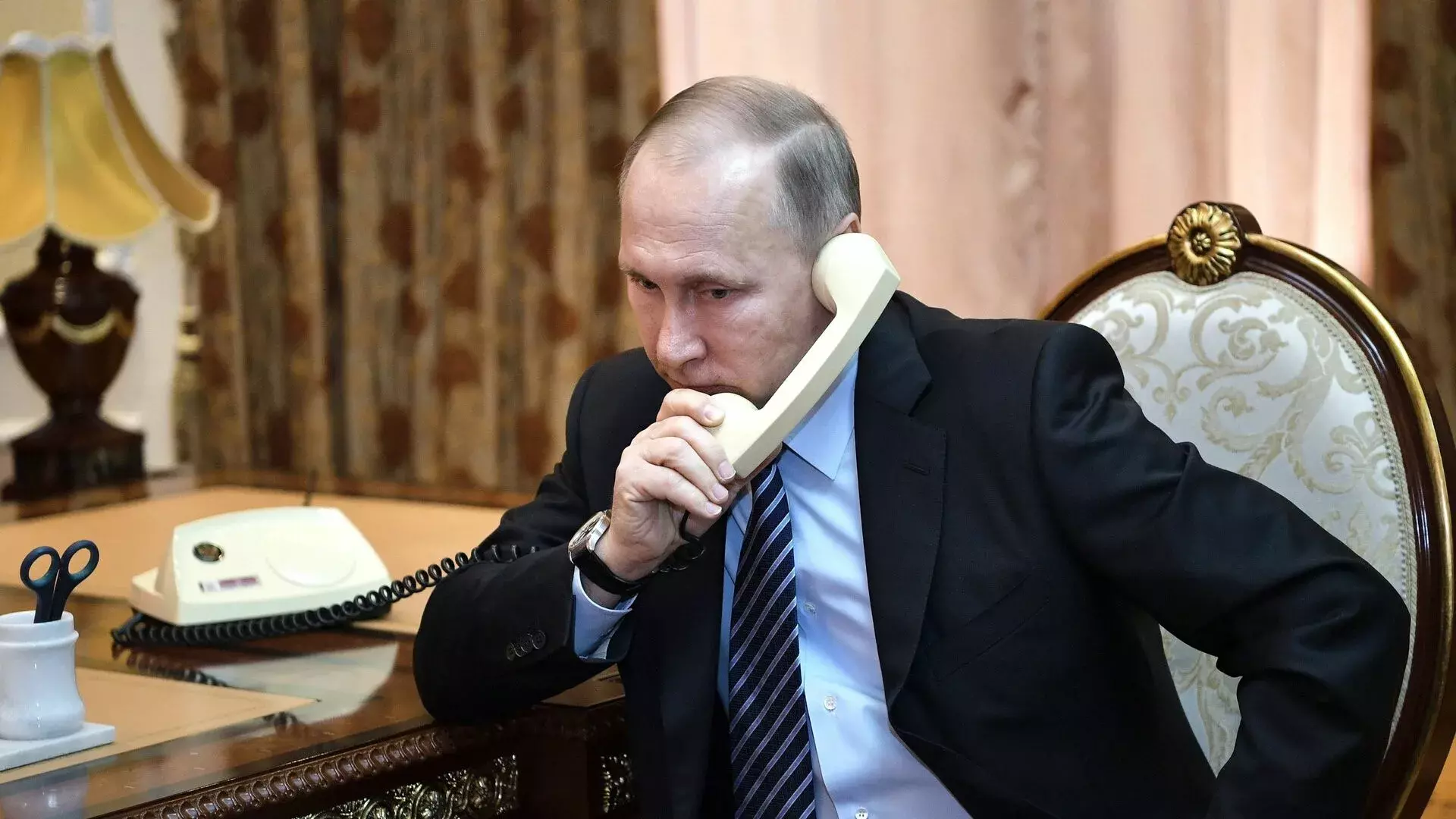 Путин впервые за два года провел телефонный разговор с Шольцем Путин впервые за два года провел телефонный разговор с Шольцем