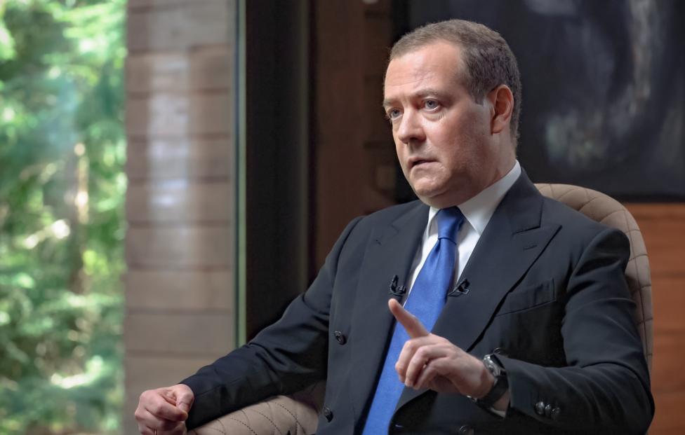 Медведев заявил, что страны НАТО воюют напрямую с Россией Медведев заявил, что страны НАТО воюют напрямую с Россией