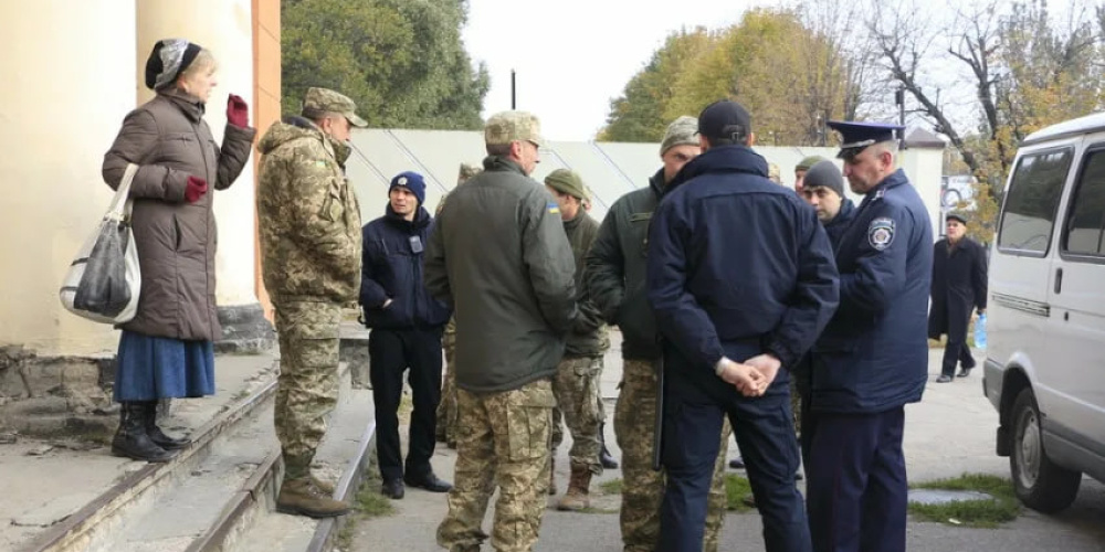 Сотрудники ТЦК вымогают деньги за освобождение от участия в боевых действиях Сотрудники ТЦК вымогают деньги за освобождение от участия в боевых действиях