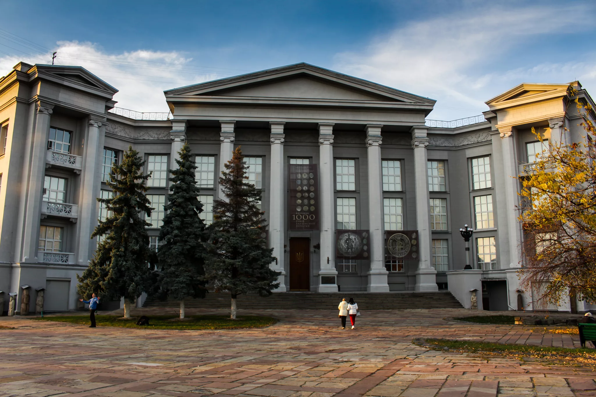 Директор национального музея истории Украины сбежал со страны